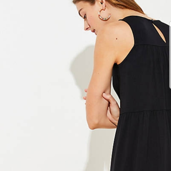 Beautiful lily embroided dress - Picture 2 of 3